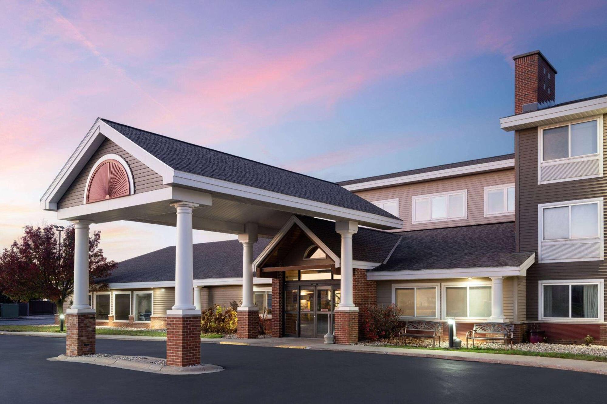 Americinn By Wyndham Beaver Dam Exteriör bild